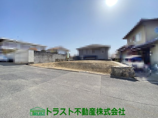 朝霧山手町売土地の前面道路含む現地写真