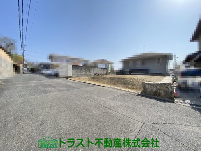 朝霧山手町売土地の前面道路含む現地写真