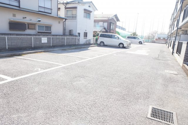 パオ・ヤマニシの駐車場|平置き駐車場です