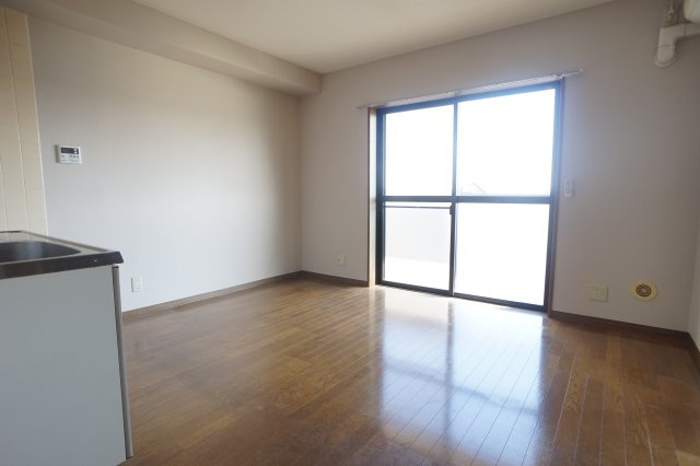 パオ・ヤマニシの居間・リビング