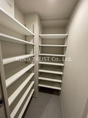 アーバネックス大阪天満橋の玄関|収納豊富なシューズクローゼット