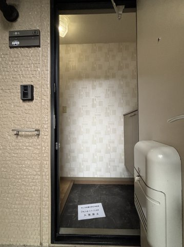 ラルカンシェルB棟の玄関