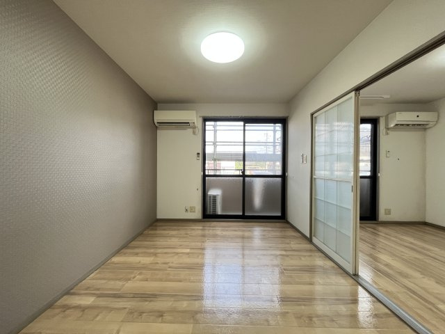 ラルカンシェルB棟の居間・リビング