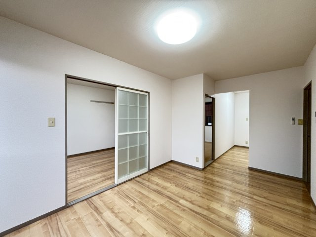 ラルカンシェルB棟の居間・リビング
