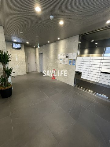 グランマーレ小路駅前のロビー