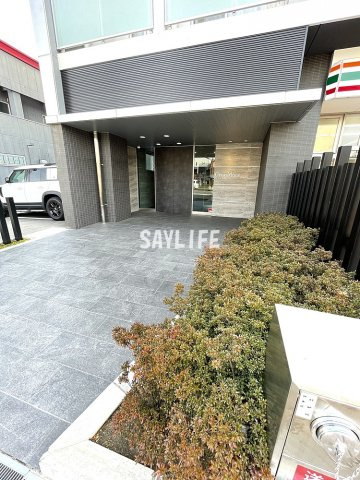 グランマーレ小路駅前のエントランス
