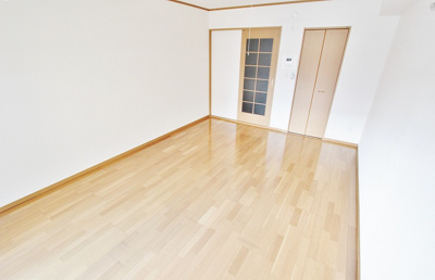 【居間・リビング】 | ハッピールーツ沖浜 | ゆったり過ごせる居間です