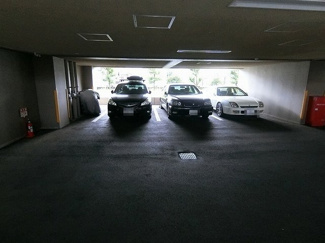 【駐車場】 | いつでも目の届く敷地内に駐車場があります♪屋内なので、雨の時の乗り降りもらくらく♪