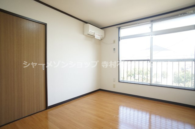 コーポ泉の居間・リビング