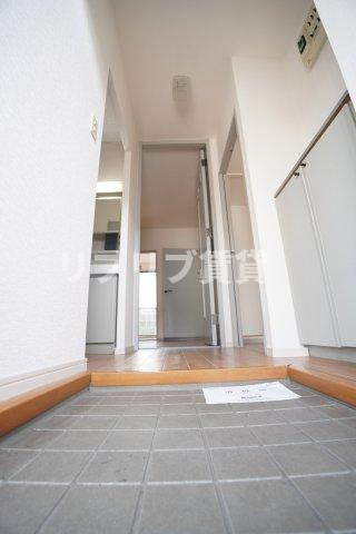 ラフィーネ寒川　Ｃ棟の玄関