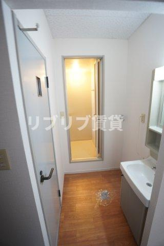 ラフィーネ寒川　Ｃ棟の洗面所