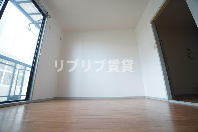 ラフィーネ寒川　Ｃ棟の洋室