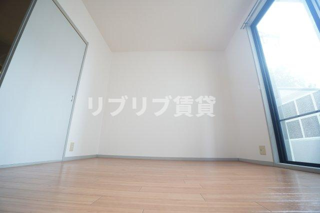 ラフィーネ寒川　Ｃ棟の洋室