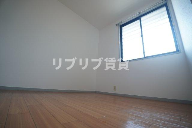 ラフィーネ寒川　Ｃ棟の洋室