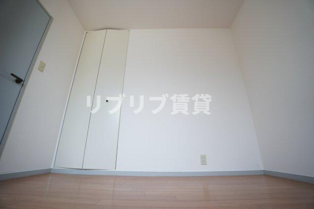 ラフィーネ寒川　Ｃ棟の洋室