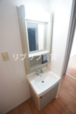 ラフィーネ寒川　Ｃ棟の洗面所