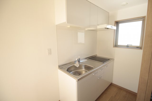 【キッチン】 | Ｍｉｎｙｌ（ミニール）轟 | 小窓付きのキッチン♪
