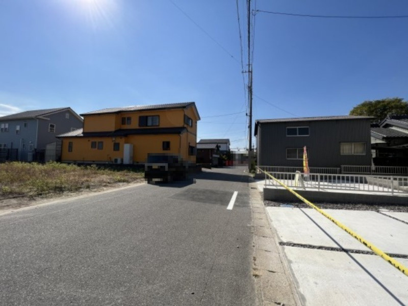 碧南市尾城町21-1期新築分譲住宅　2号棟の前面道路含む現地写真|碧南市尾城町21-1期新築分譲住宅前面道路写真です。南東側公道約6.4ｍ