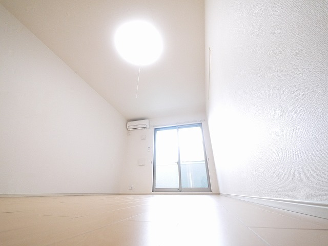 アルドゥル大和郡山の洋室|明るい洋室です
