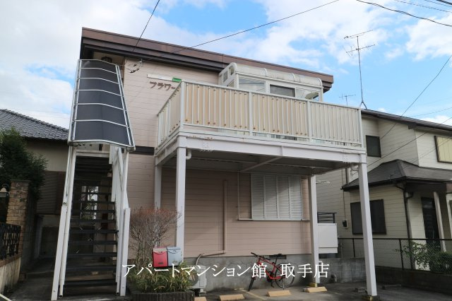 フラワーハイツの外観