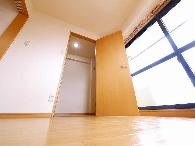 アンソレイエ　（前裁町）の収納|大きなものも収納できそうです