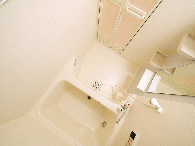 アンソレイエ　（前裁町）の浴室|コンパクトで使いやすいお風呂です