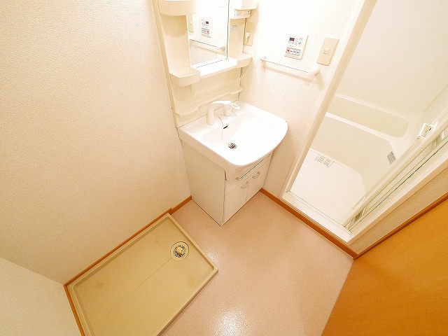 アンソレイエ　（前裁町）の洗面所|広い洗面スペース