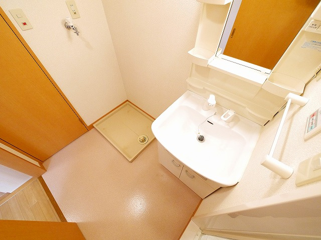 アンソレイエ　（前裁町）の洗面所|脱衣スペースもあります