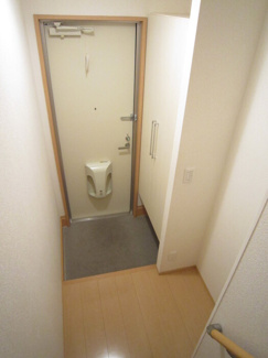 【玄関】 | コンフォート東川口　B | 明るい玄関です