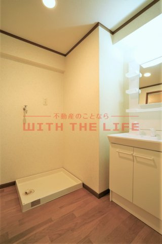 コンフォールⅡ【キャッシュバック対象物件】の洗面所|明るい洗面所です