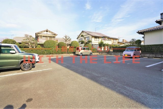 コンフォールⅡ【キャッシュバック対象物件】の駐車場|駐車スペースもあります