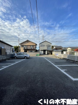 【駐車場】 | ベルメゾン鯉池 | 駐車場に車を止められます