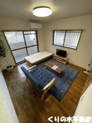 【居間・リビング】 | ベルメゾン鯉池 | こちらのリビングで趣味の時間をお楽しみください