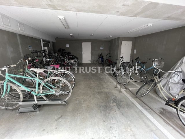 メインステージ西天満 T’s squareのその他共用部分|屋根付き駐輪場です