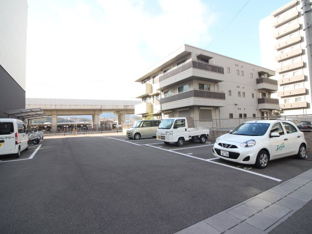 グランレブリー洛西口の駐車場