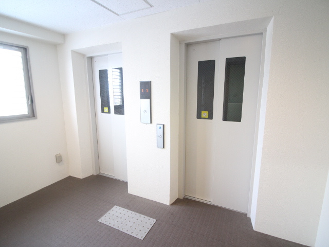 グランレブリー洛西口のロビー