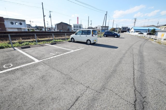 【駐車場】 | 駐車場があるので、車を買う予定の方も安心です