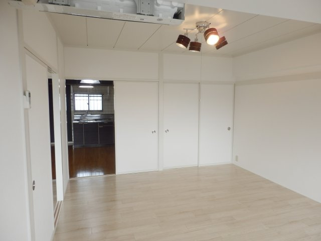 上町サンタウンの洋室