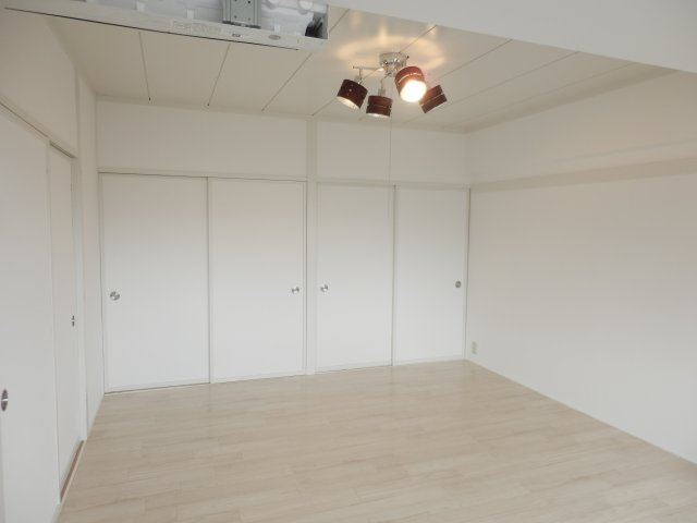 上町サンタウンの洋室