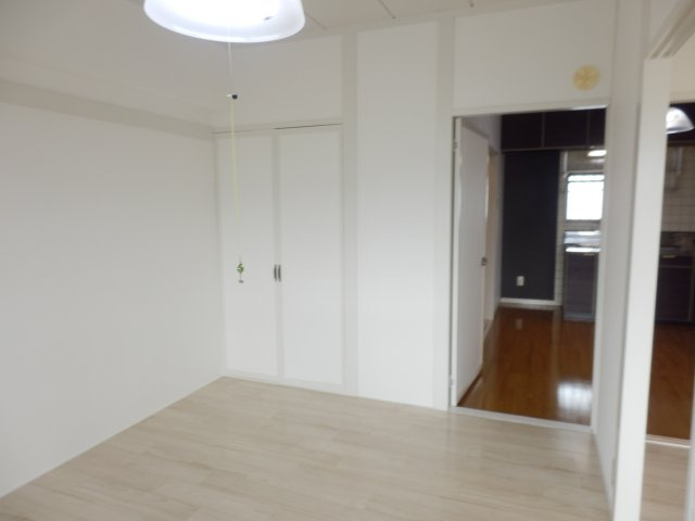 上町サンタウンの洋室