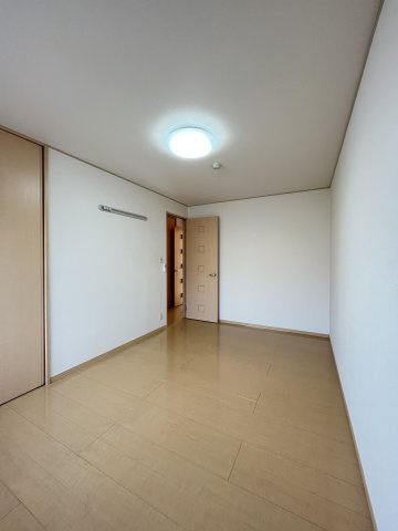 マンマミーヤ　A棟の洋室|301のイメージ写真（反転あり）