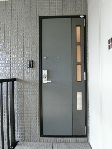 マンマミーヤ　A棟の玄関|301のイメージ写真（反転あり）