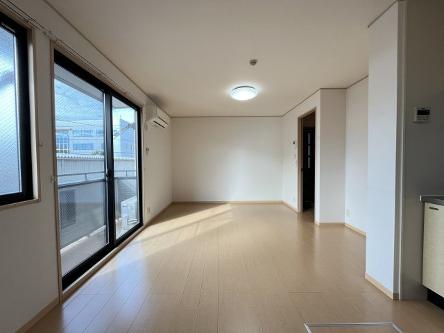 マンマミーヤ　A棟の居間・リビング|イメージ105号室の写真