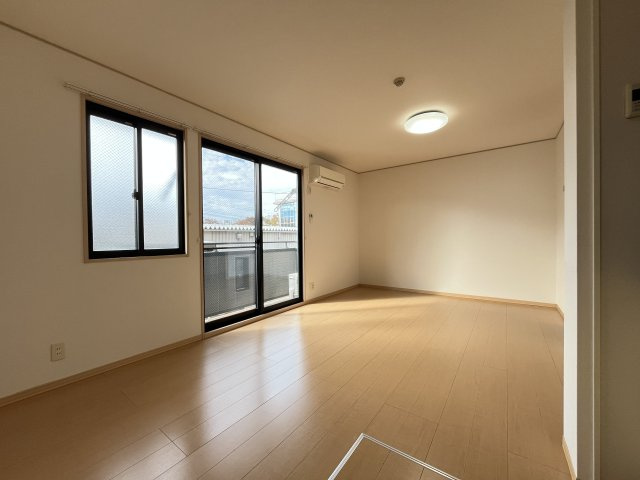 マンマミーヤ　A棟の居間・リビング|イメージ105号室の写真