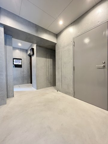 ラシクラス麹町のロビー|ロビー内にはエレベーターも完備