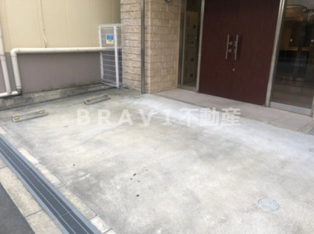 HERITAGE夕陽丘 BRAVI不動産の駐車場|【HERITAGE夕陽丘】駐車場