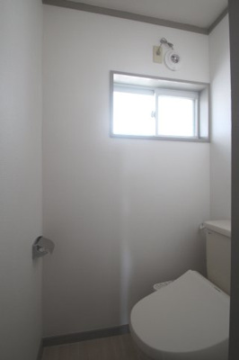 【トイレ】 | グリーンハイツ | 温水洗浄便座付き