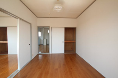 【寝室】 | グリーンハイツ | 南東洋室です