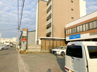 【駐車場】