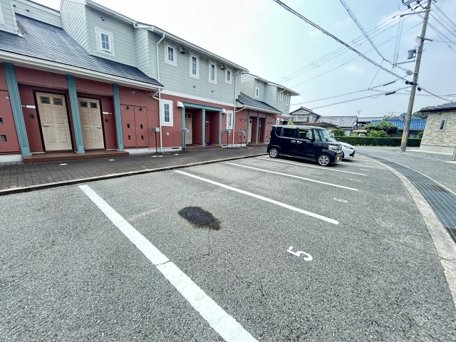 グラシアスの駐車場